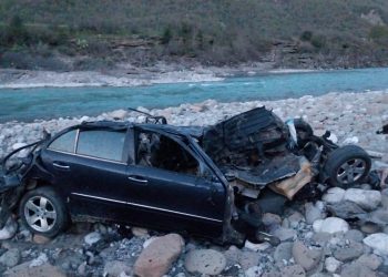 VIDEO/ Makina e bërë copash, pamjet e aksidentit tragjik në Këlcyrë me 8 të vdekur