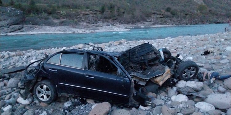 VIDEO/ Makina e bërë copash, pamjet e aksidentit tragjik në Këlcyrë me 8 të vdekur