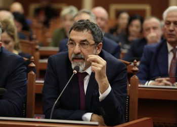Debati në Kuvend/ Çuçi: Nuk jemi te Fevziu këtu, interpelanca bëhet vetëm për çështje që lidhen me veprimtarinë e anëtarëve të qeverisë