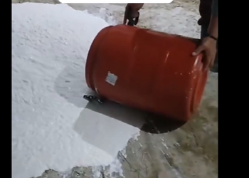 Blegtorët shqiptarë derdhin qumështin, Resuli: Trajtohen në mënyrë të padrejtë dhe nuk paguhen siç duhet (VIDEO)