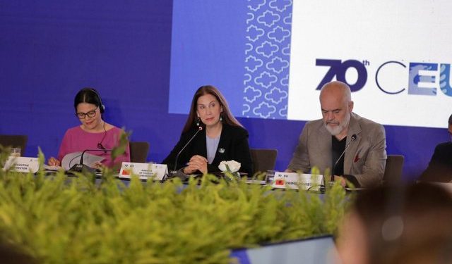 Kumbaro: Falë turizmit, sot Shqipëria e ka më të lehtë që të tregojë bukuritë e saj