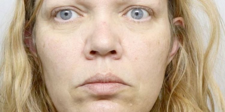 Vrau të dashurin dhe e varrosi në kopsht, mësuesja e shkollës fillore pranon krimin