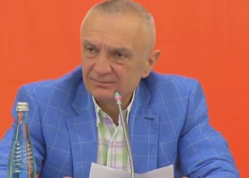 Meta për gratë e partisë së tij: E kanë mendjen tek çantat, vathët e shtrenjtë e tek takat e larta