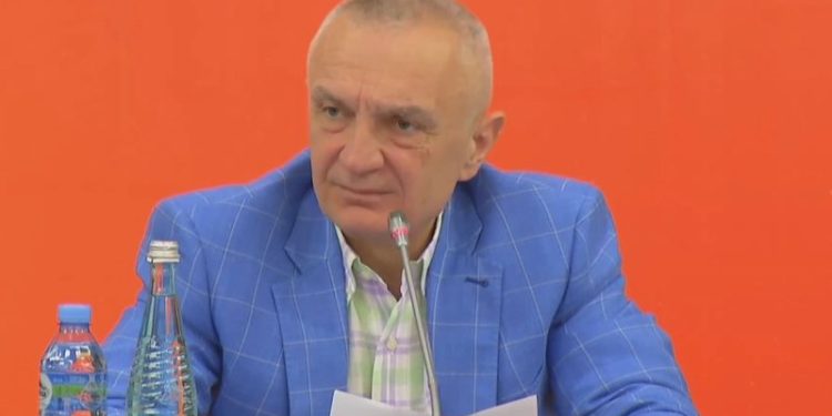 Meta për gratë e partisë së tij: E kanë mendjen tek çantat, vathët e shtrenjtë e tek takat e larta