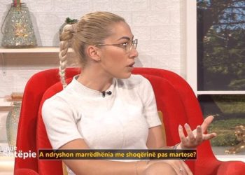 Gazetarja shqiptare: Kam fjetur në një shtrat me shokun e ngushtë. Burri ka ndenjur 2 javë me Bleona Qeretin