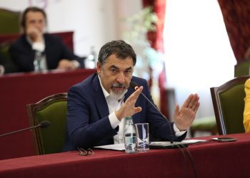 Çuçi mbledh grupin e PS, zbardhen çështjet që u diskutuan