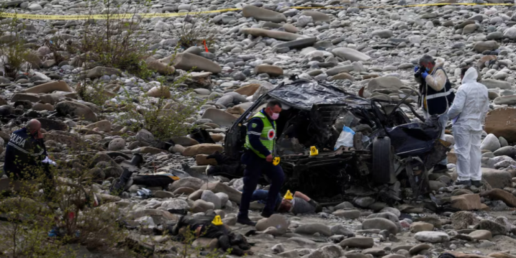 Aksidenti me 8 viktima në Këlcyrë, drejtori i policisë në Gjirokastër flet për Reuters: Shoferi ishte nga veriu i Shqipërisë, po përpiqemi ta idenfitikojmë (FOTO)
