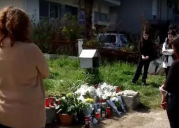 Aksidenti tragjik në Greqi/ Lule dhe lot në vendin ku Elisa dha frymën e fundit
