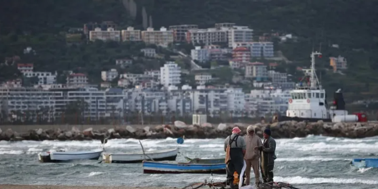 “Kanë pamje nga vilat e Trampit” – Çmenduria në Vlorë, rriten deri në 200 euro për m2 banesat nga ku shihet Sazani!