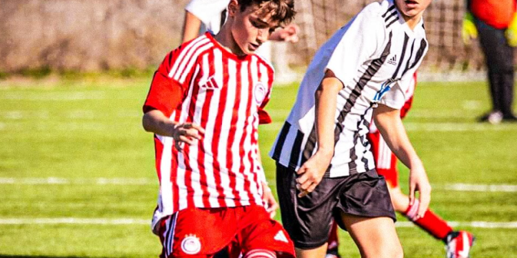 Njihuni me Renaton nga Vlora, talenti shqiptar që luan me Olympiacos në Greqi. Dëshira e babait të tij është që i biri të veshë fanellën e Kombëtares kuq e zi (FOTO)