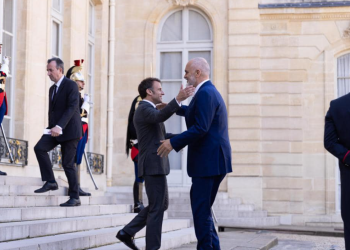 Rama i befasuar në Paris: Hera e parë në historinë tonë që një përfaqësues i shtetit shqiptar të pritej në këtë mënyrë