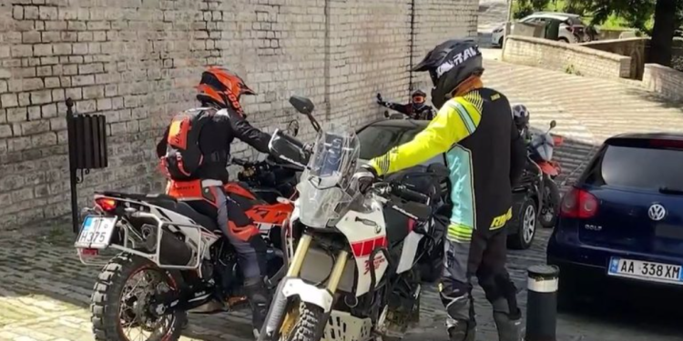 Me motor nga Çekia, Gjirokastra e preferuar për vizitorët e huaj: Vend i mrekullueshëm, do të rikthehemi në verë