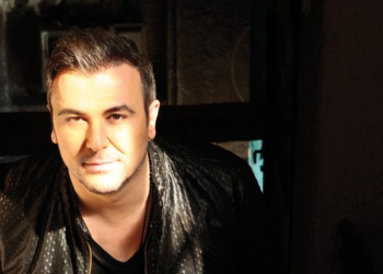 Këngëtari grek i mëson Tiranës t’u kërkojë ndjesë e të falenderojë të ardhurit