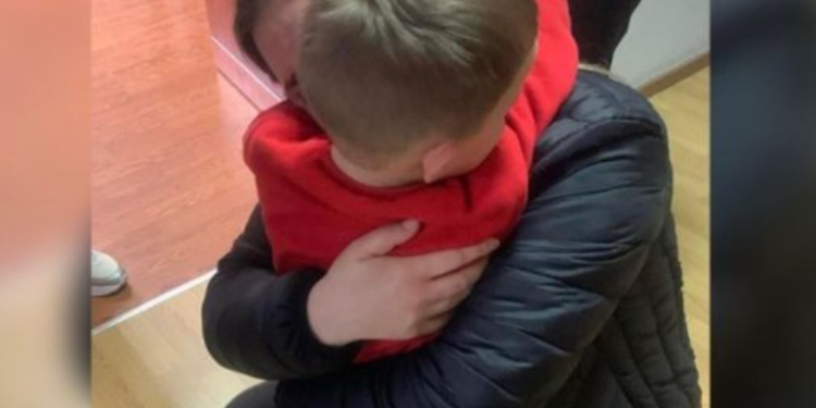 Prekëse/ Nënë e bir bashkohen pas 8 ditësh, merr fund aventura e gjyshërve