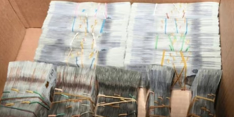 Gazeta britanike: Si i përdorin shqiptarët kompanitë e transportit për të dërguar paratë e drogës