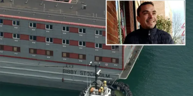 “Një gojë muslimani më pak për të ushqyer”, racizmi i ndyrë i rojeve angleze pas vdekjes së të riut shqiptar në anijen burg