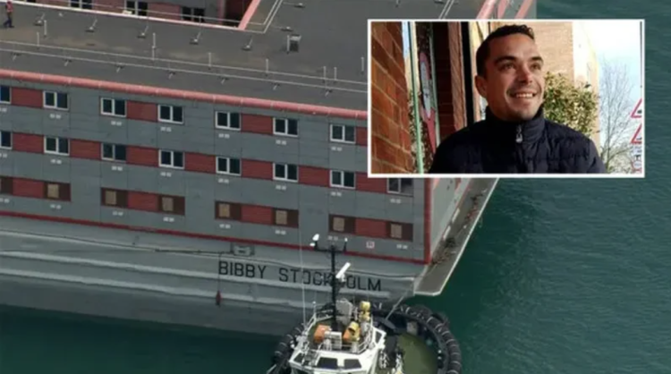 “Një gojë muslimani më pak për të ushqyer”, racizmi i ndyrë i rojeve angleze pas vdekjes së të riut shqiptar në anijen burg