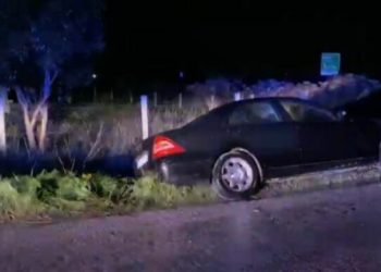 Aksidenti, makina del nga rruga dhe bie në kanal