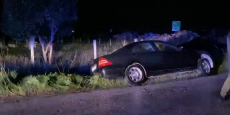 Aksidenti, makina del nga rruga dhe bie në kanal