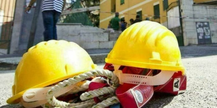 Bie nga 10 metra lartësi, 18-vjeçari shqiptar në gjendje të rëndë