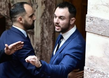 Goditi me grusht dhe shau kolegun, arrestohet deputeti grek: Rrezikon deri në 10 vite burg