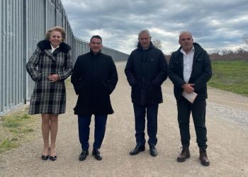 Pirro Dhima shfaqet në murin pranë kufirin greko-turk, reagime të ashpra në Athinë: Arrogancë pranë simbolit të përjashtimit