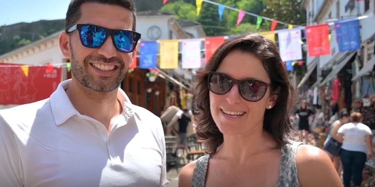 Spanjollët “pushtojnë” Gjirokastrën (VIDEO)