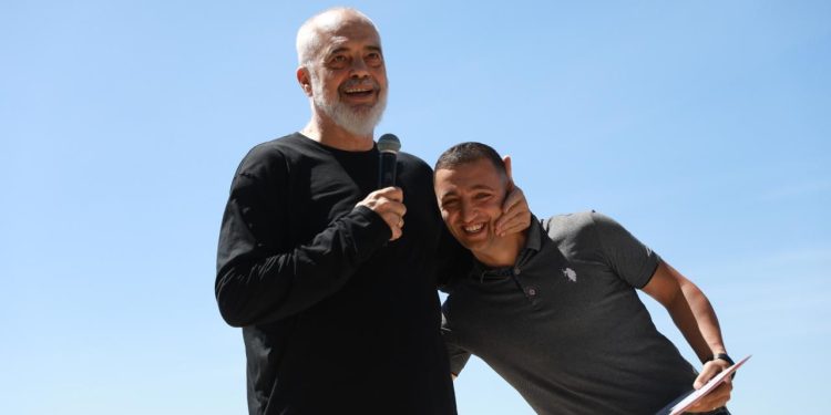 Rama “zyrtarizon” kandidatin për Himarën: Nëse doni prona shkoni tek Vangjel Tavo, nëse doni sherr keni Vangjel Dulen