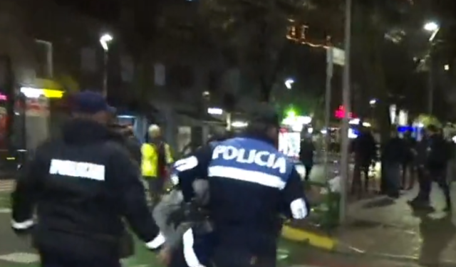 Çmenduri në Vlorë, policët rrahin barbarisht të riun që i parakaloi me biçikletë