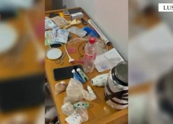 Përpunonin dhe shisnin kokainë, arrestohen babë e bir