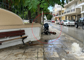 E rëndë në Greqi, dy makina përplasen me njëra-tjetrën, marrin para nënën dhe foshnjen 8 muajshe