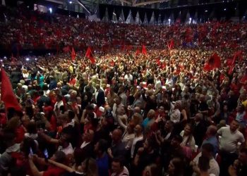 Shihni si pritet Rama në stadiumin e Athinës, takimi nis me himnin kombëtar (VIDEO)