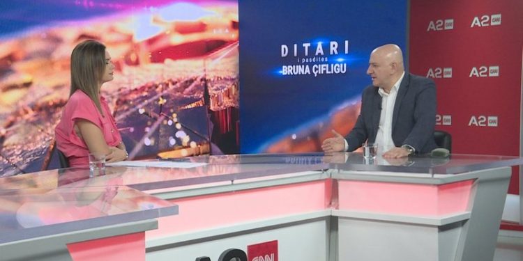 Roland Bejko: Rama në Athinë si shoku Enver në Moskë