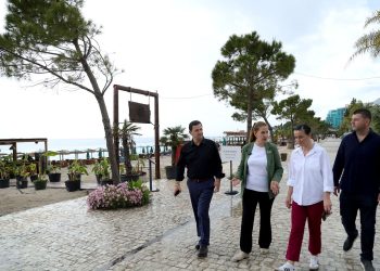 Në Gjirokastër ishin “armiq” në Dhërmi bëjnë “paqe”, Kumbaro e Tavo flasin për turizmin