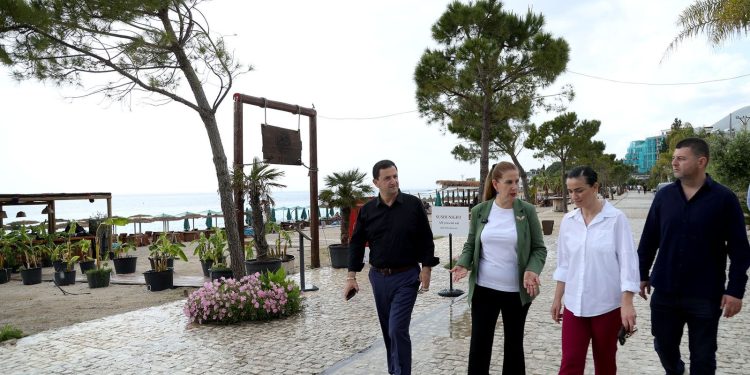 Në Gjirokastër ishin “armiq” në Dhërmi bëjnë “paqe”, Kumbaro e Tavo flasin për turizmin