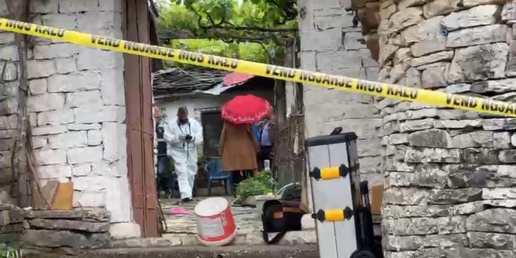 E rëndë në Dropull/ Çifti i bashkëshortëve gjendet i vdekur në banesë, ja dyshimet e para