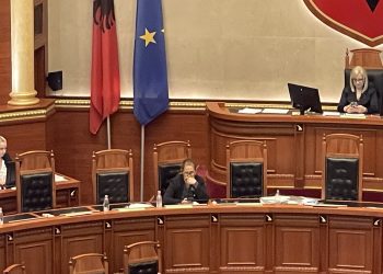 Mirela Kumbaro në vendin e Ministrit të Brendshëm (FOTO)