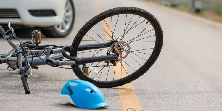 Aksidentohet rëndë çiklisti në rrugën Kuç-Qeparo, transportohet me helikopter në Tiranë