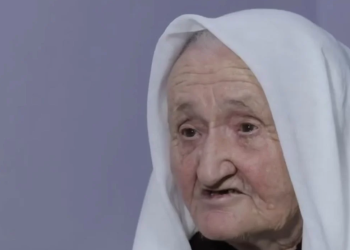 Masakrat greke ndaj çamëve, rrëfimi i prekës i gruas: Nëna futi foshnjën e gjallë në grop t’i shpëtonte torturave zerviste (VIDEO)