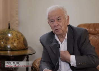 ‘Kjo është shtëpia ime’, 80 vite pas dëbimit i moshuari çam rrëfen ballafaqimin me grekët që i morën banesën (VIDEO)