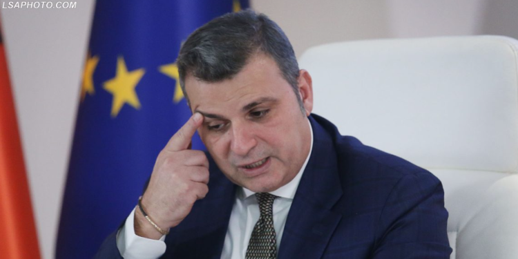 Skema e ‘mashtrimit’ me kreditë çon guvernatorin Sejko në SPAK: Të hetohet për “shpërdorim detyre”, u mashtruan mijëra qytetarë