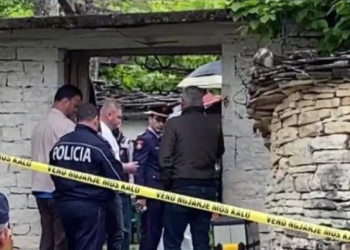 Hetimet për çiftin në Dropull, gjendet një levë hekuri pas shtëpisë, dyshohet se të moshuarit janë goditur