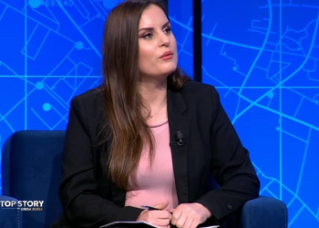 Tragjedia në Buna, flet gazetarja: 9-vjeçaren po e përcillnin shokët e babait, nuk kishte familjarë