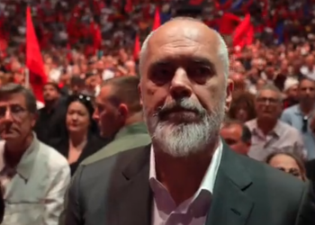 Rama mbërrin në stadium, shihni live ç’po ndodh në Athinë (VIDEO)