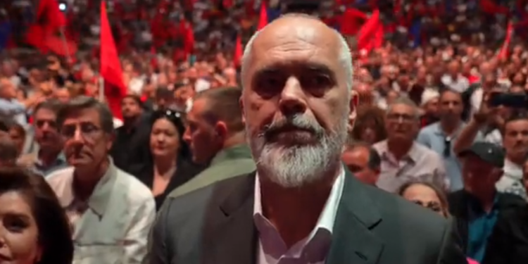 Rama mbërrin në stadium, shihni live ç’po ndodh në Athinë (VIDEO)