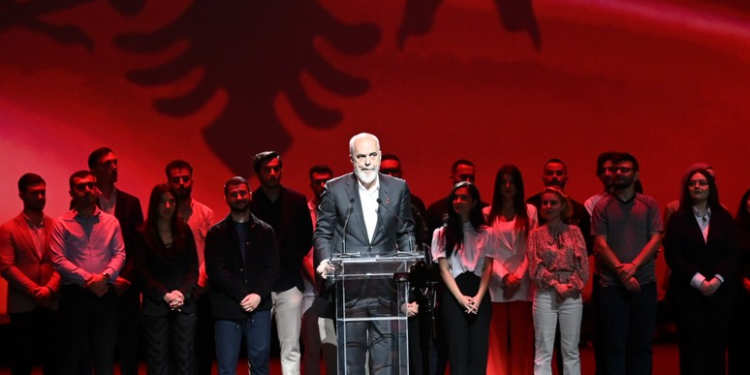 Rama kërkon falje në Athinë: Në 10 vite kam bërë gabime, por në asnjë rast s’kam shitur interesat e shqiptarëve