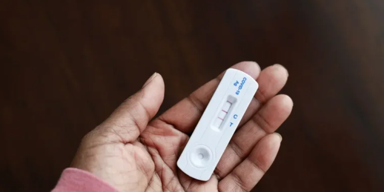 A duhet të shqetësohemi për variantin e ri të Covid?