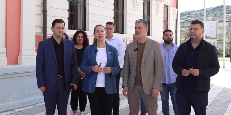 Kumbaro në Vlorë: Plehrat do të jenë armiku ynë kryesor (VIDEO)