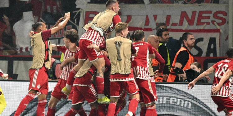 Festë në Athinë, Olympiacos fiton Ligën e Konferencës (VIDEO)