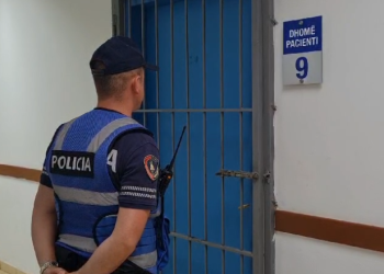 Detaje nga plagosja me thikë, djali tentoi të “mbulonte” të atin, çfarë tha në spital: Rashë nga biçikleta